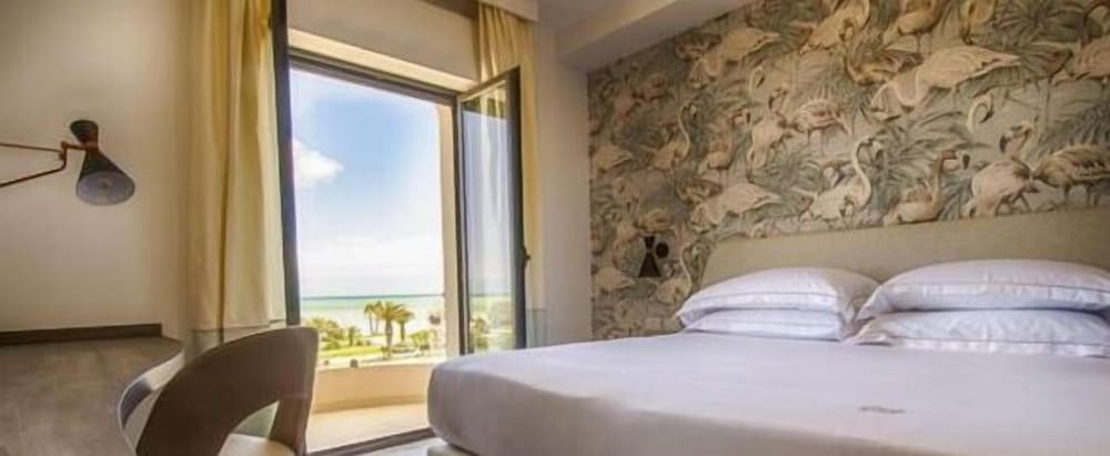 Фото Ghibli Hotel