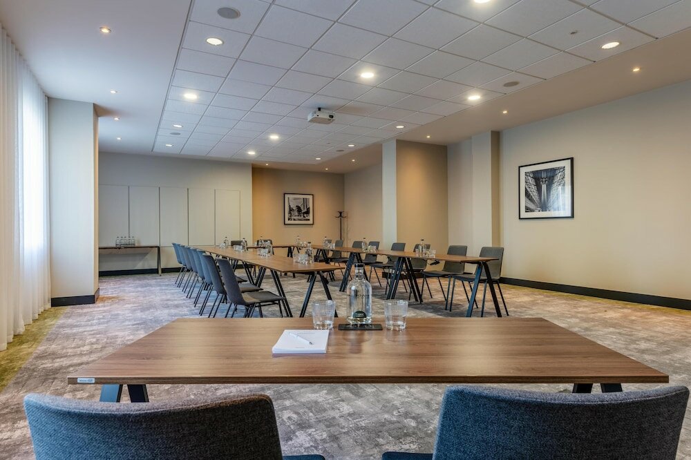 Фото Radisson Hotel Manchester City Centre, A Verified Net Zero Hotel