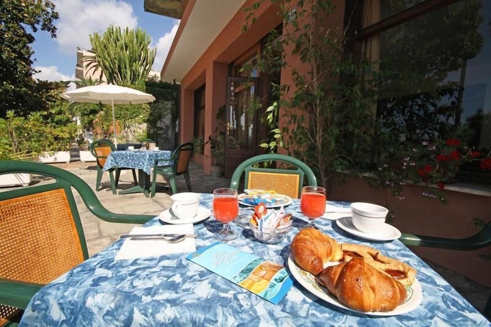 Фото Hotel Kristina