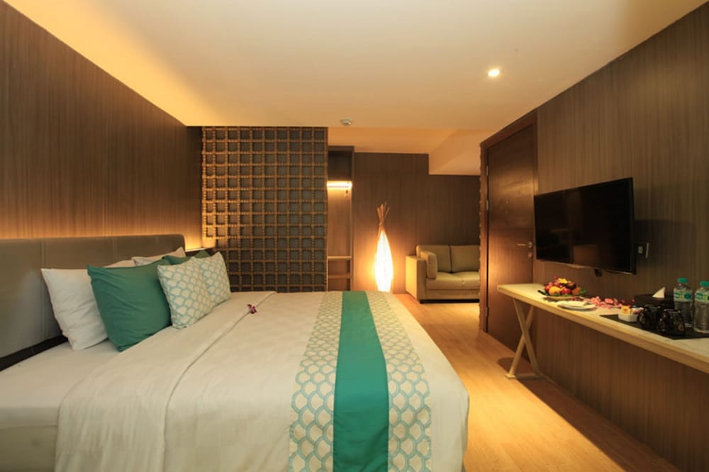 Фото Bedrock Hotel