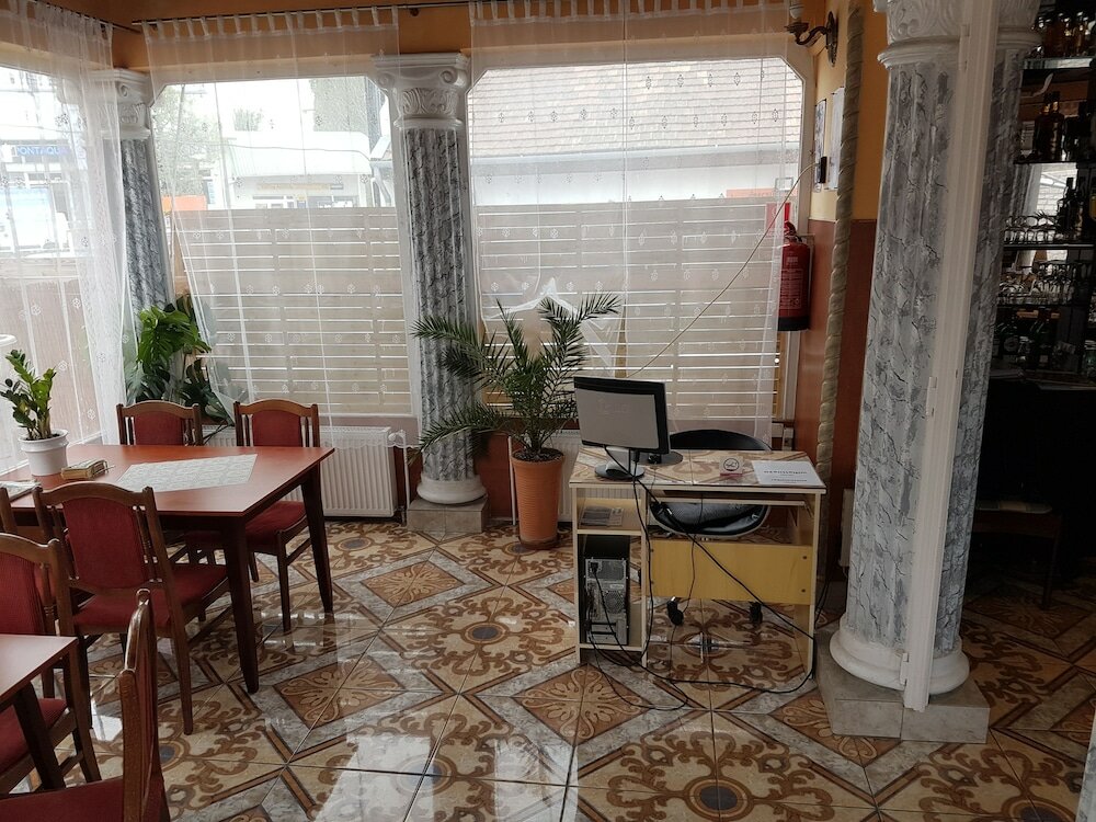 Фото Attila Hotel & Restaurant
