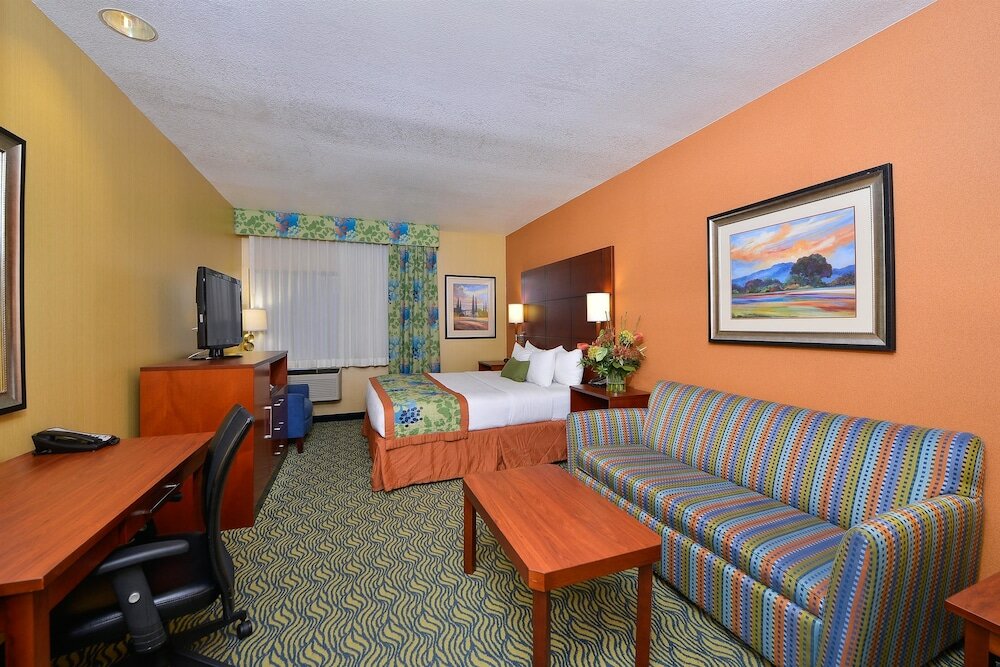 Фото Best Western Plus Fresno Inn