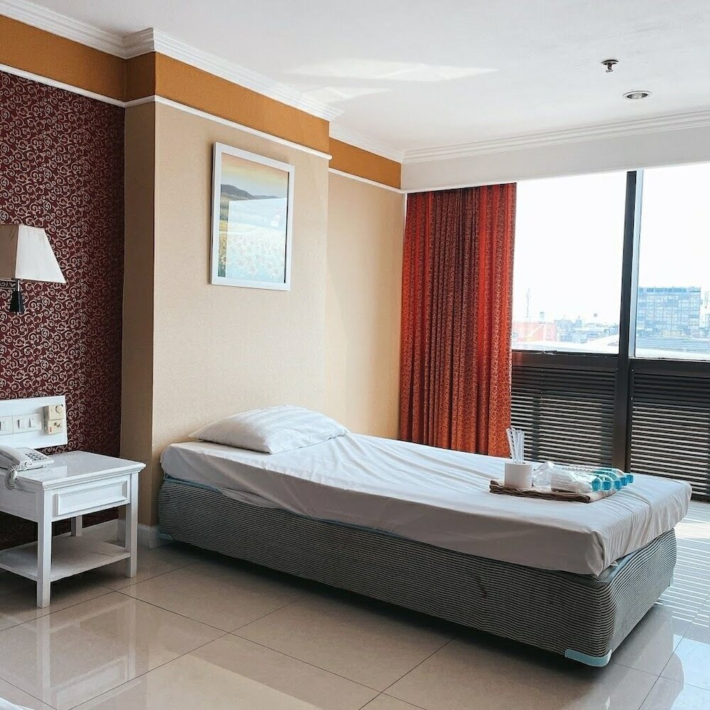 Фото Bay Hotel Srinakarin