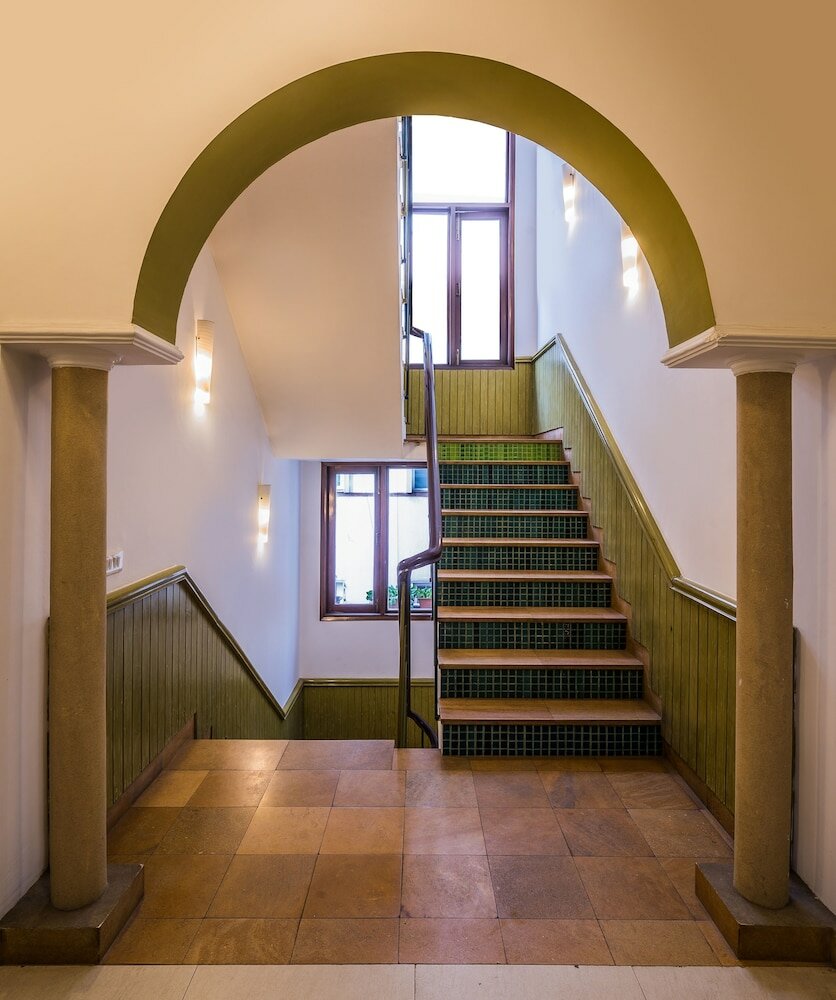 Фото Home@F37 Kailash Colony Metro