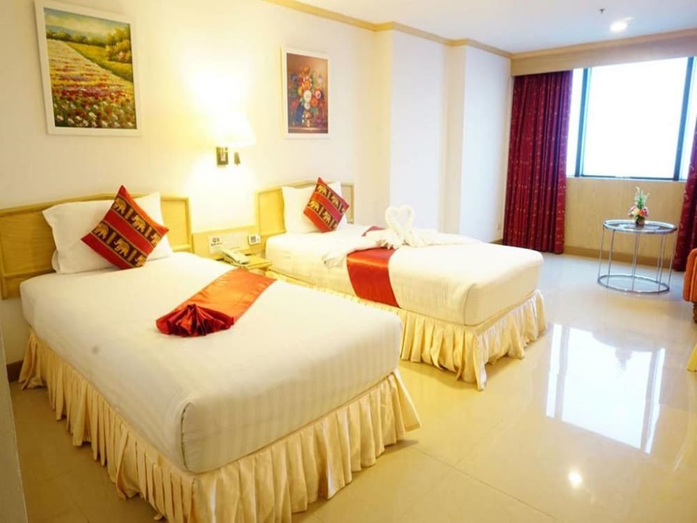 Фото Bay Hotel Srinakarin