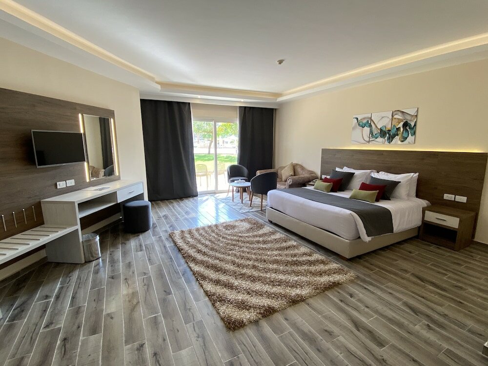 Фото Amwaj Oyoun Resort