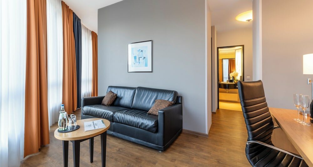 Фото Plaza Premium Köln