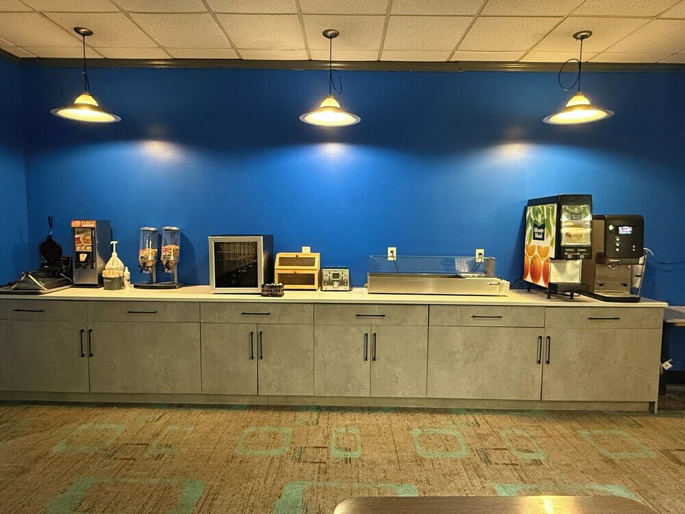 Фото Days Inn by Wyndham Drayton Valley