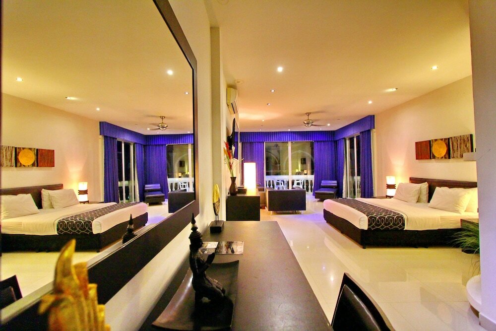 Фото East Suites