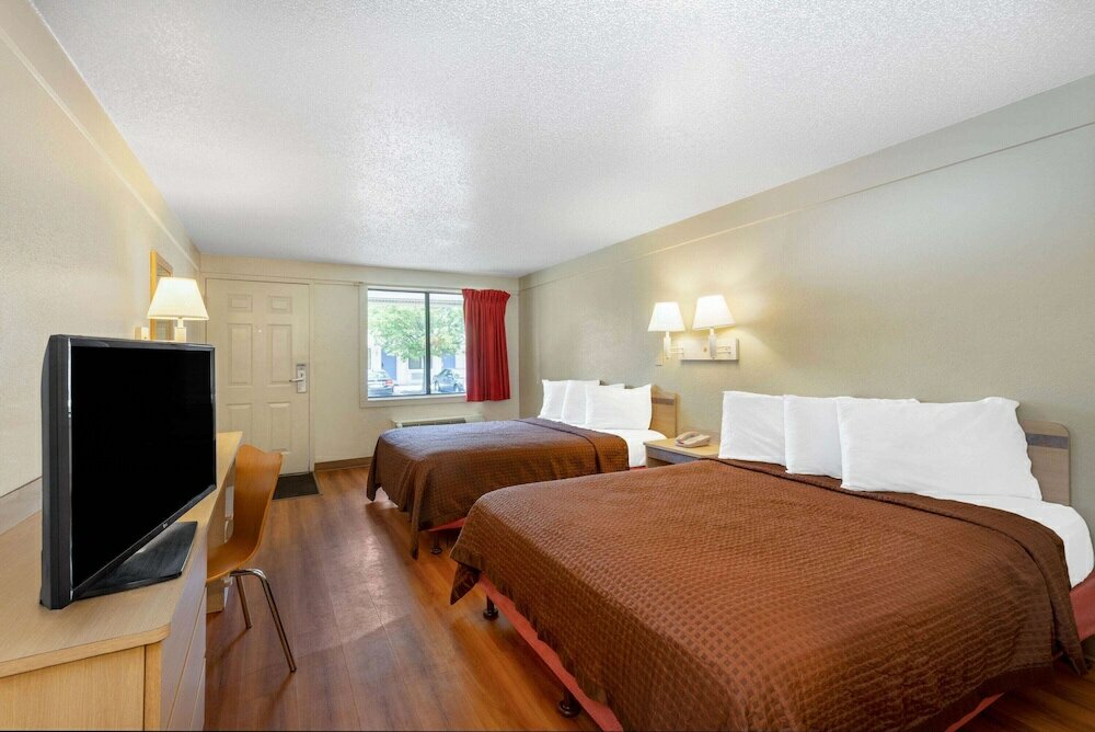 Фото Travelodge by Wyndham Essington Philadelphia Airport