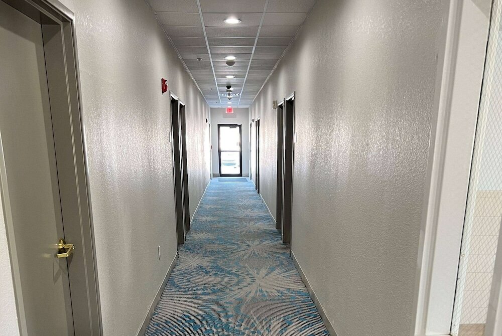 Фото Days Inn by Wyndham near Kansas Speedway