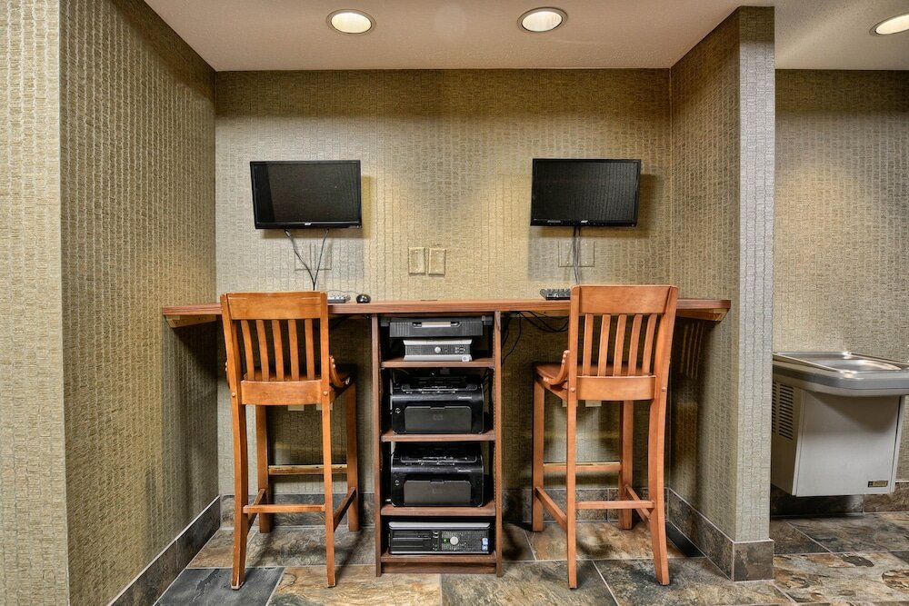 Фото Comfort Inn & Suites and Conference Center