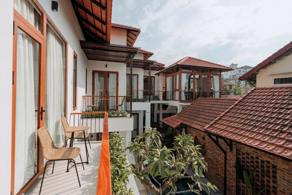 Фото Hue Riverside Villa