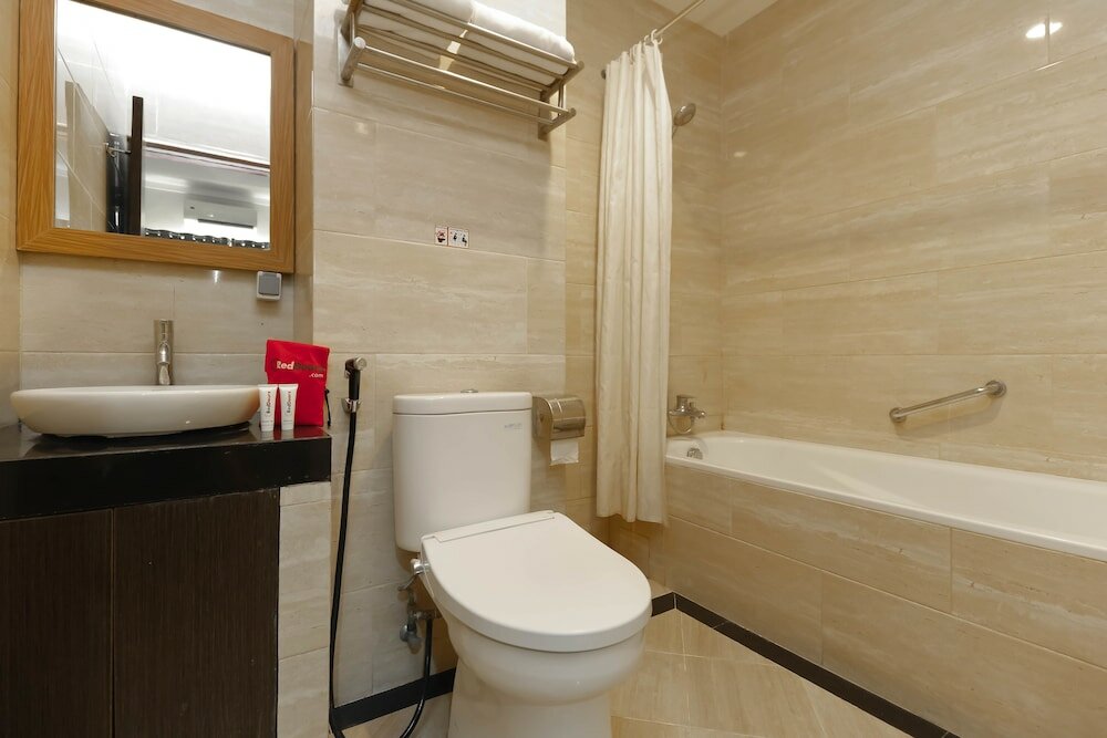 Фото RedDoorz Plus near Pantai Losari