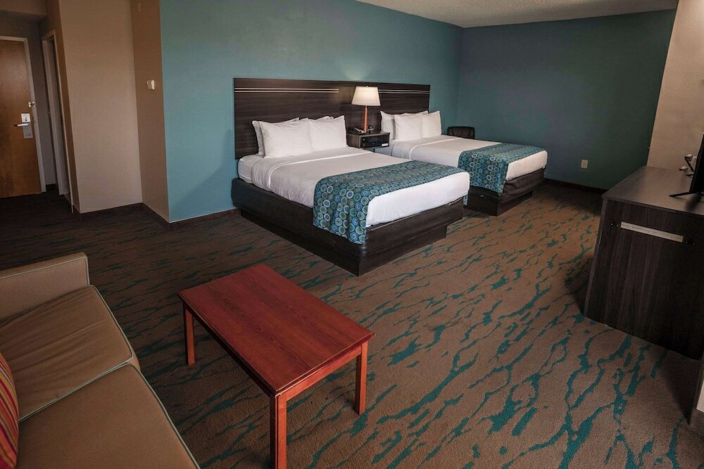 Фото Gateway Hotel & Suites, Ascend Hotel Collection