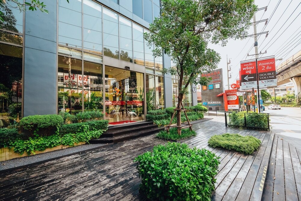 Фото Ramada Plaza by Wyndham Bangkok Sukhumvit 48