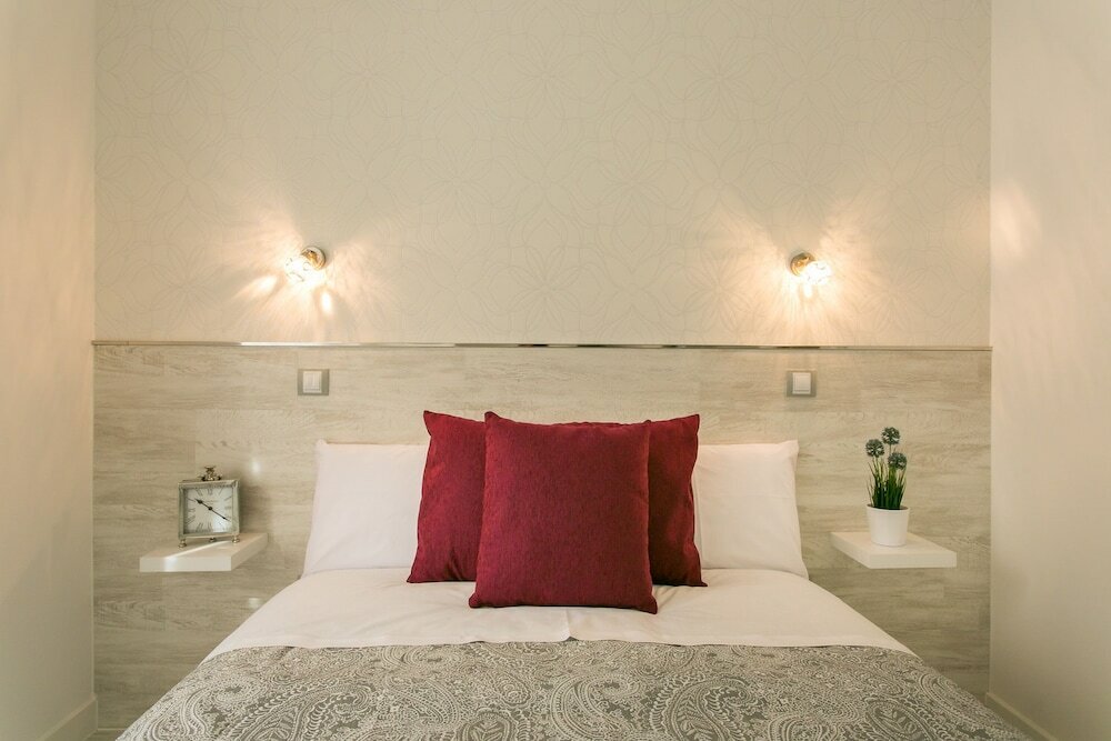 Фото Hostal Met Madrid