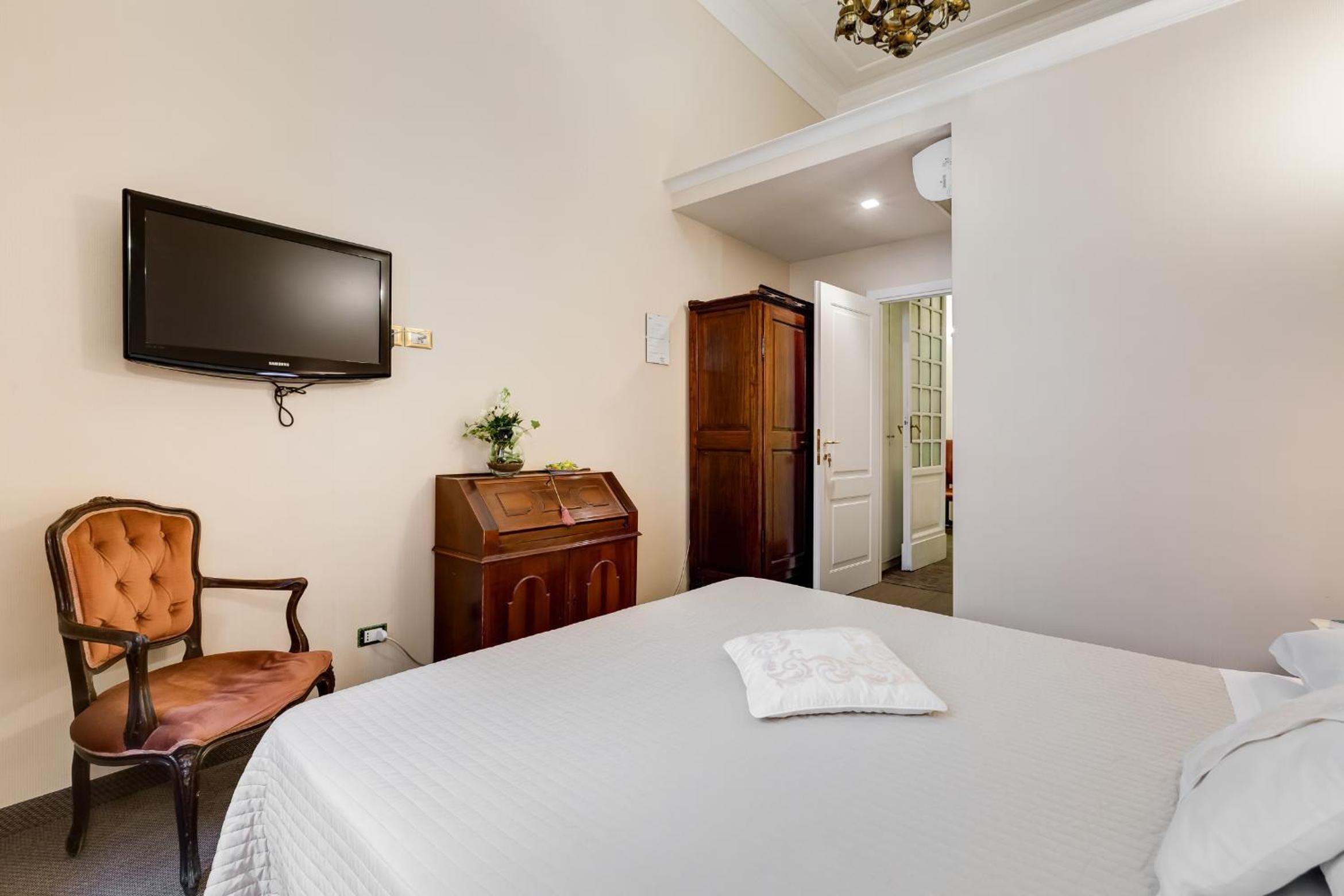 Фото Affreschi Su Roma Luxury B&b