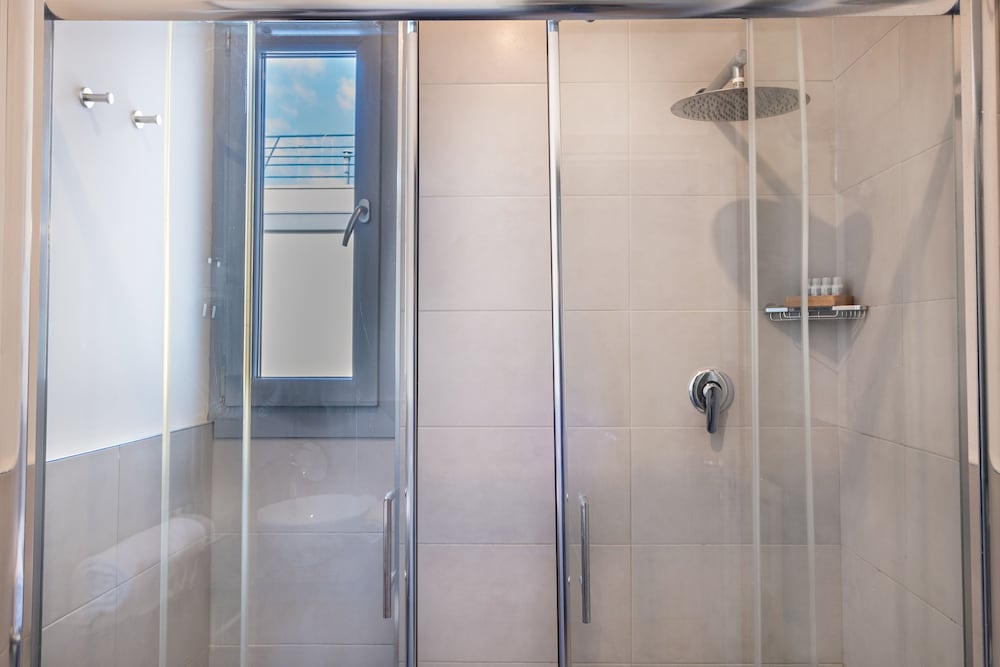 Фото Penthouse Station Luxury Suites & Apts