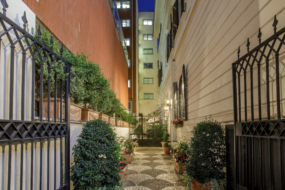 Фото Royal Court Hotel