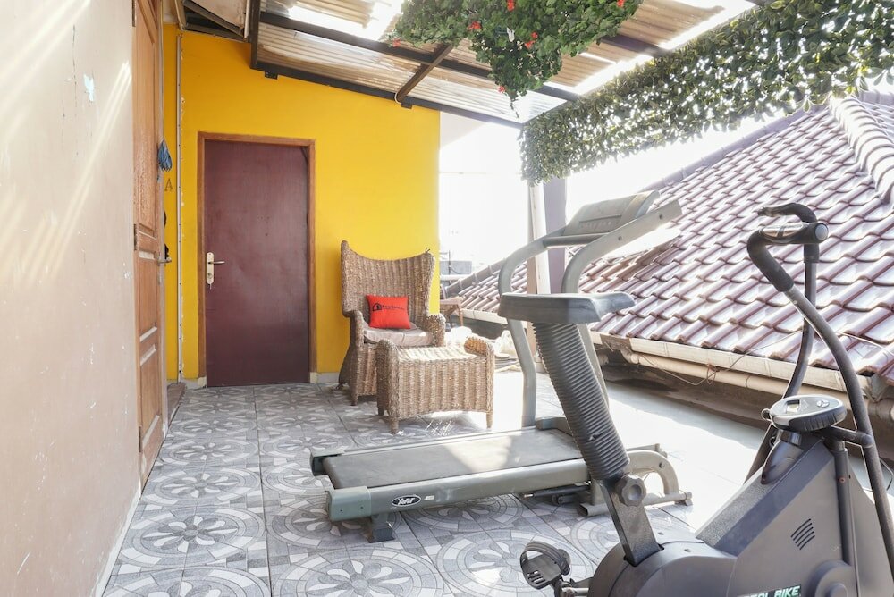 Фото Residences by RedDoorz near Kemang Square