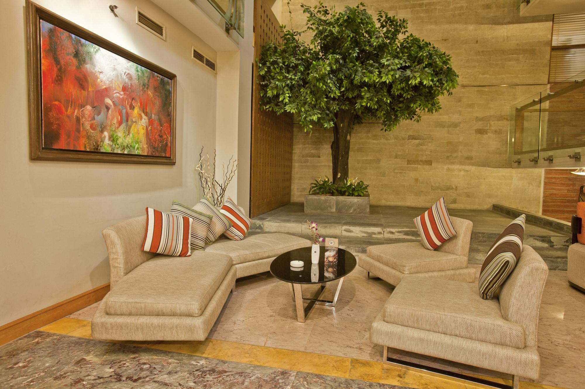 Фото Lakeshore Hotel & Apartments