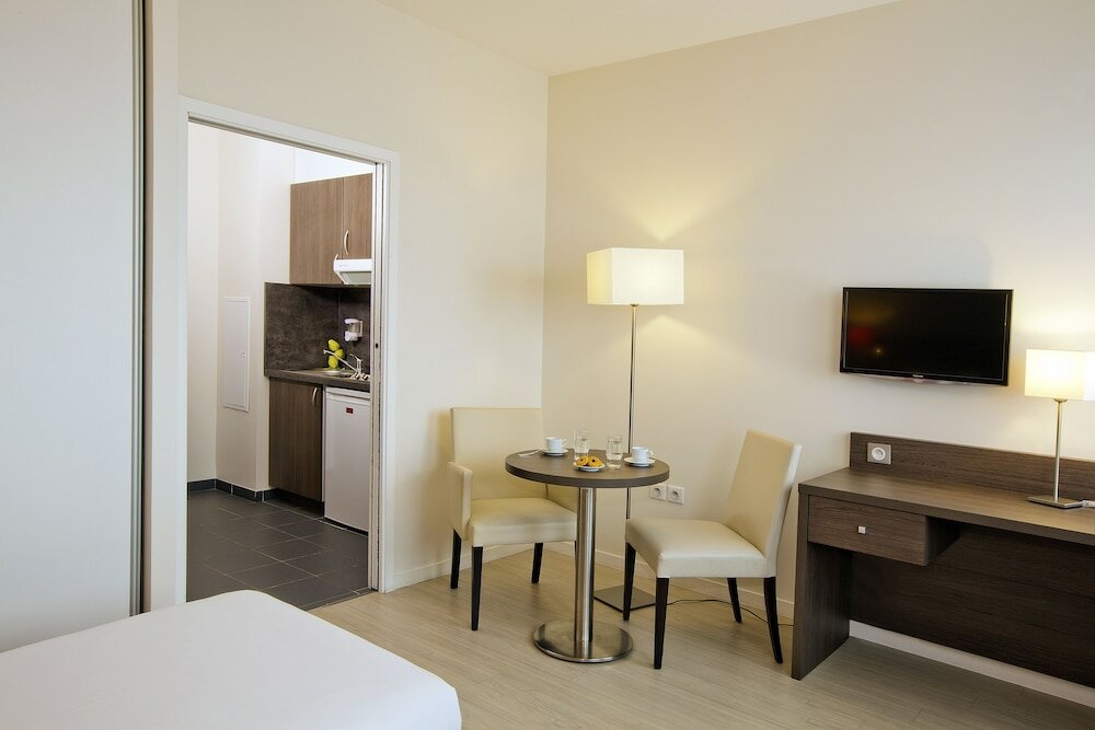 Фото Residhome Reims Centre