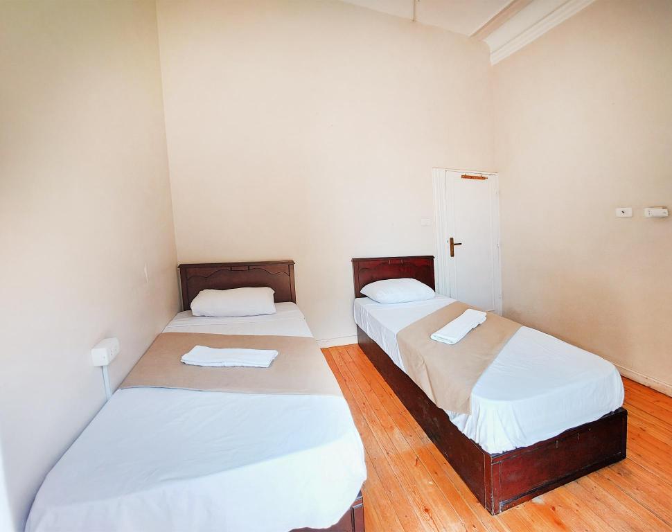 Фото Travelers House Hostel