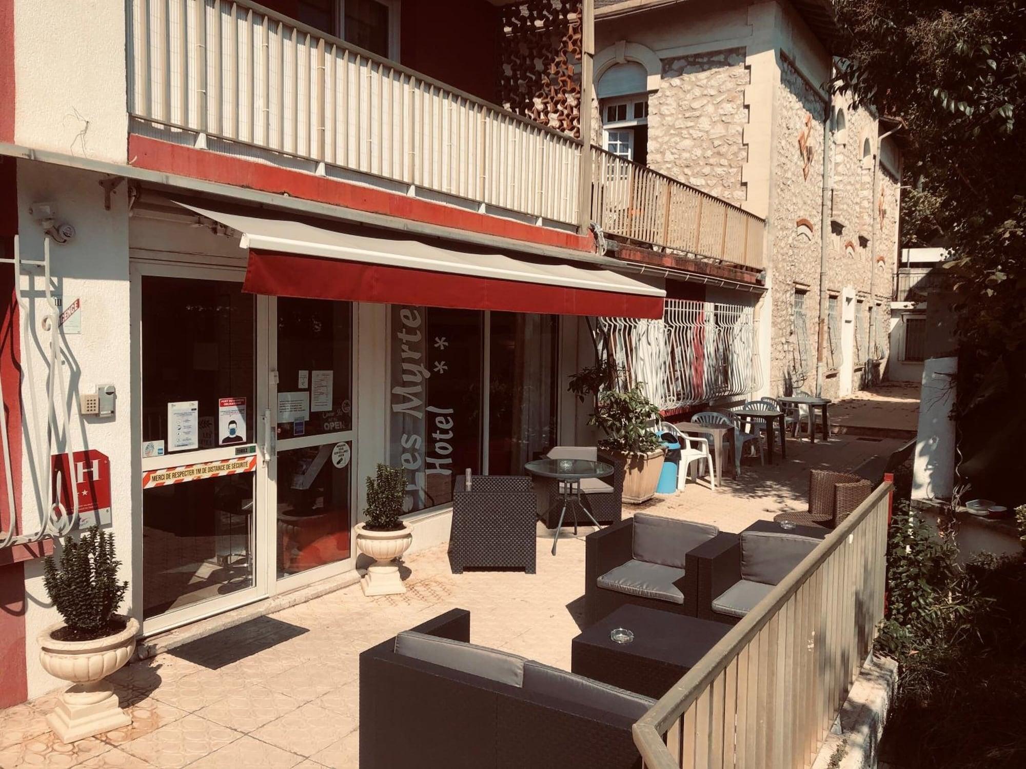 Фото Hôtel Les Myrtes