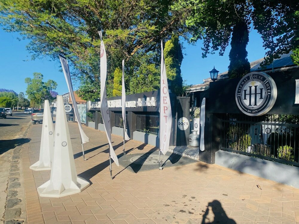Фото The Halfway House Hotel