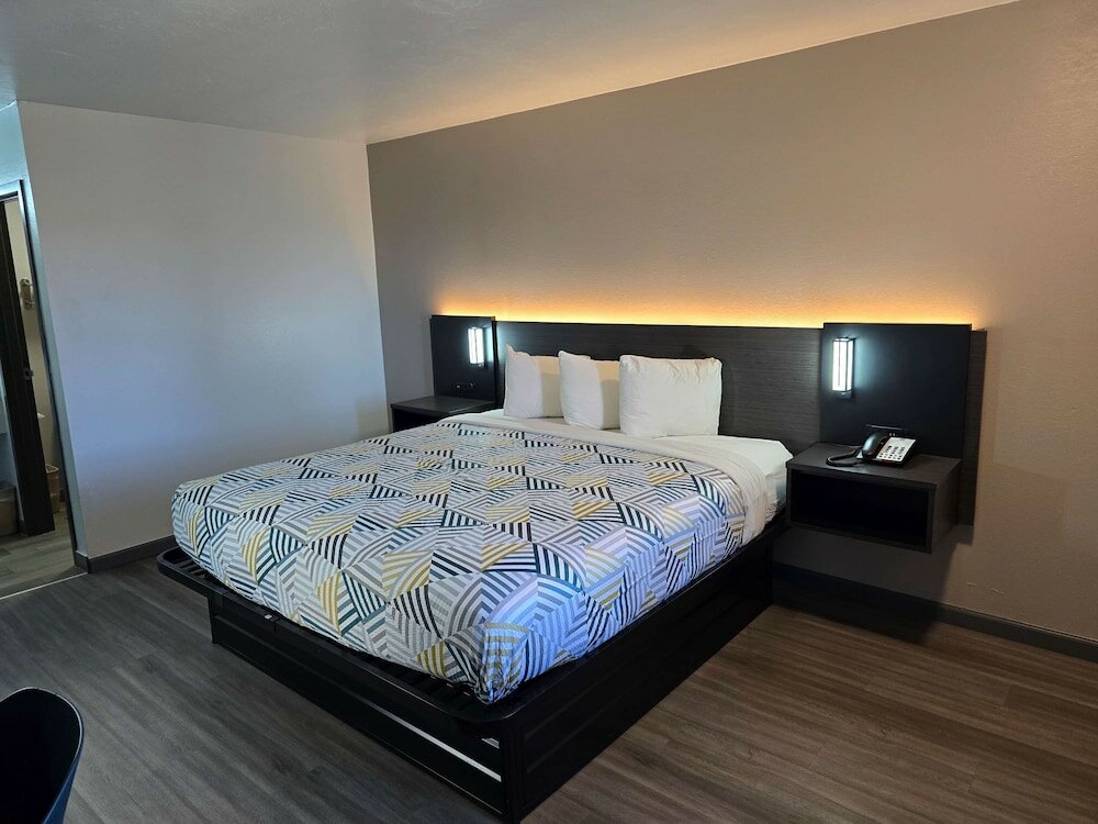 Фото Economy Inn North Oklahoma City