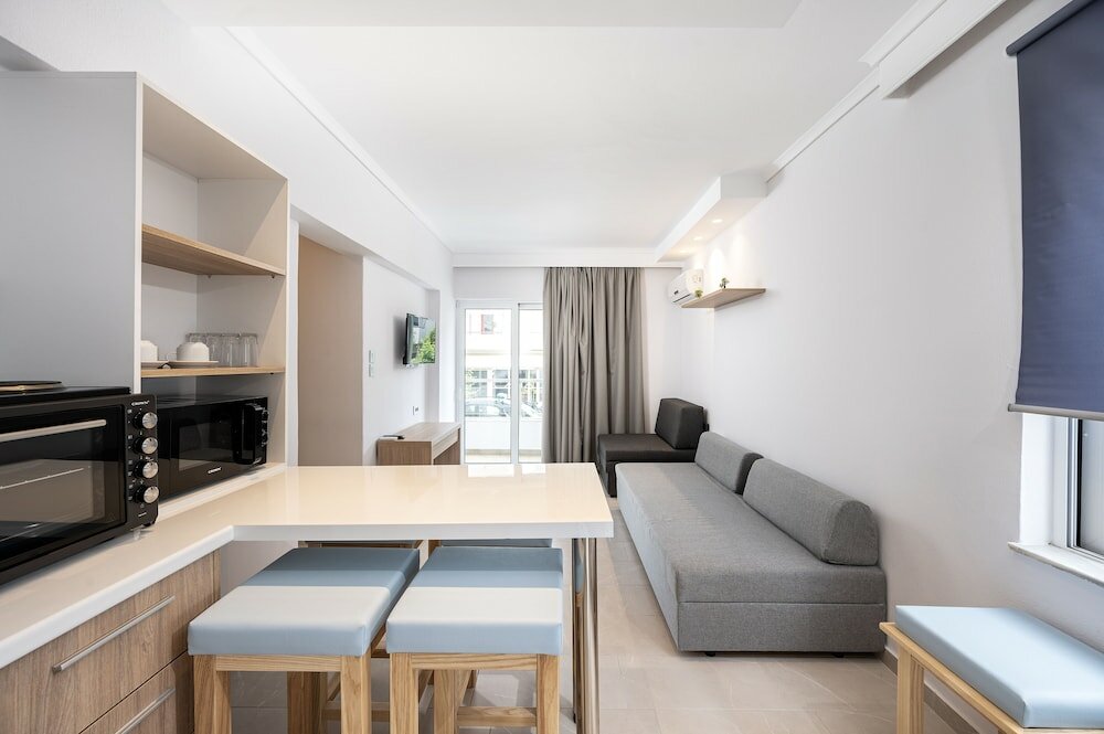 Фото Poseidon Hotel and Apartments