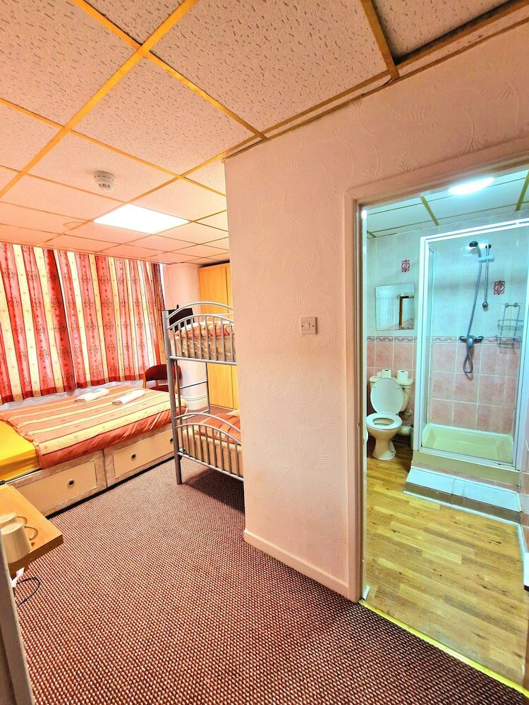 Фото The Albany Hotel