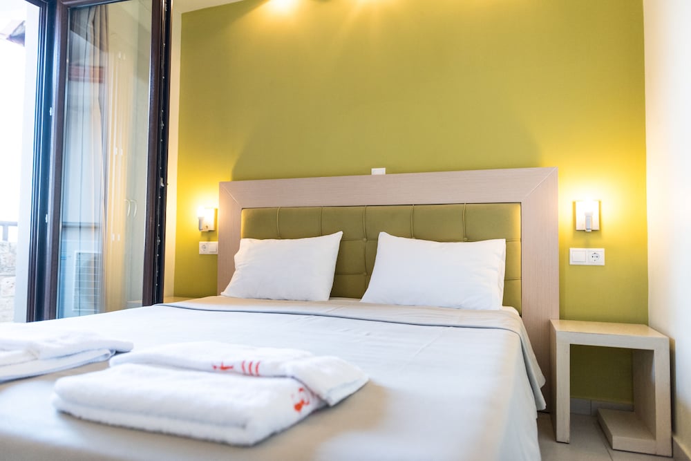 Фото Stamos Hotel