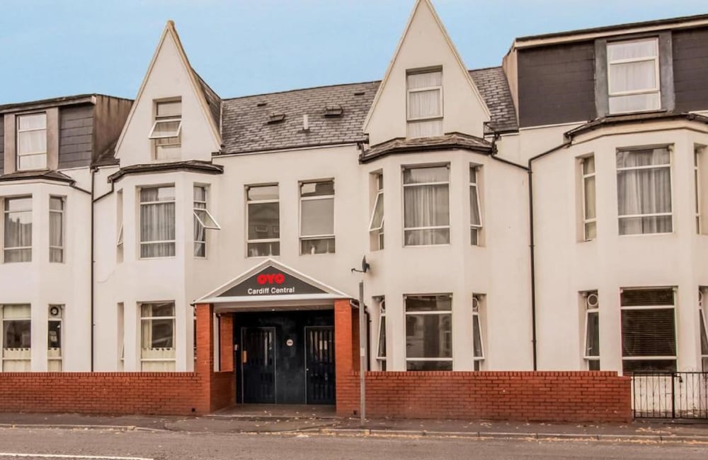 Фото Oyo Flagship Cardiff Central