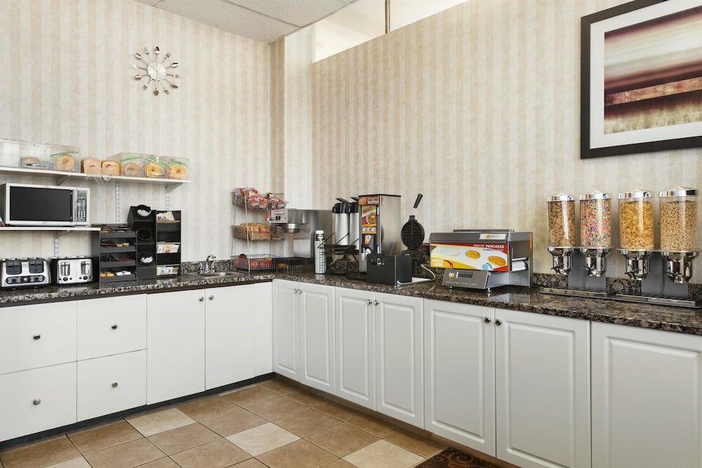 Фото Travelodge by Wyndham North Battleford