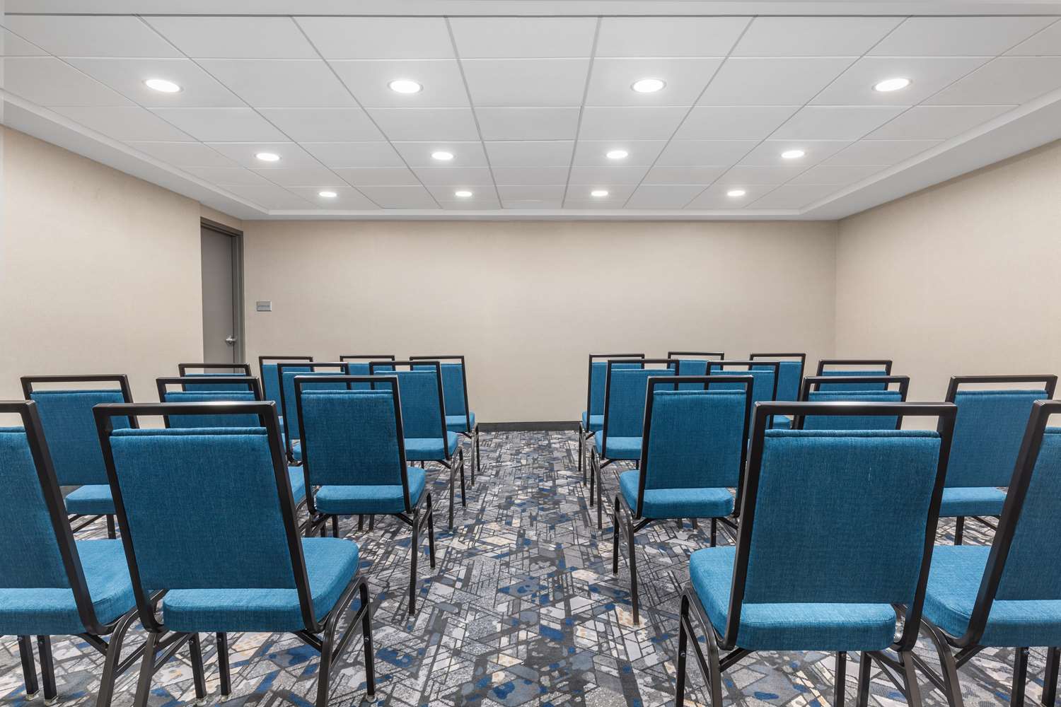 Фото Hampton Inn & Suites by Hilton Toronto Downtown