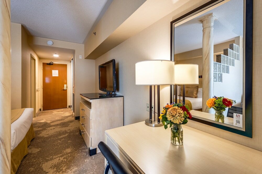 Фото Monte Carlo Inn & Suites Downtown Markham