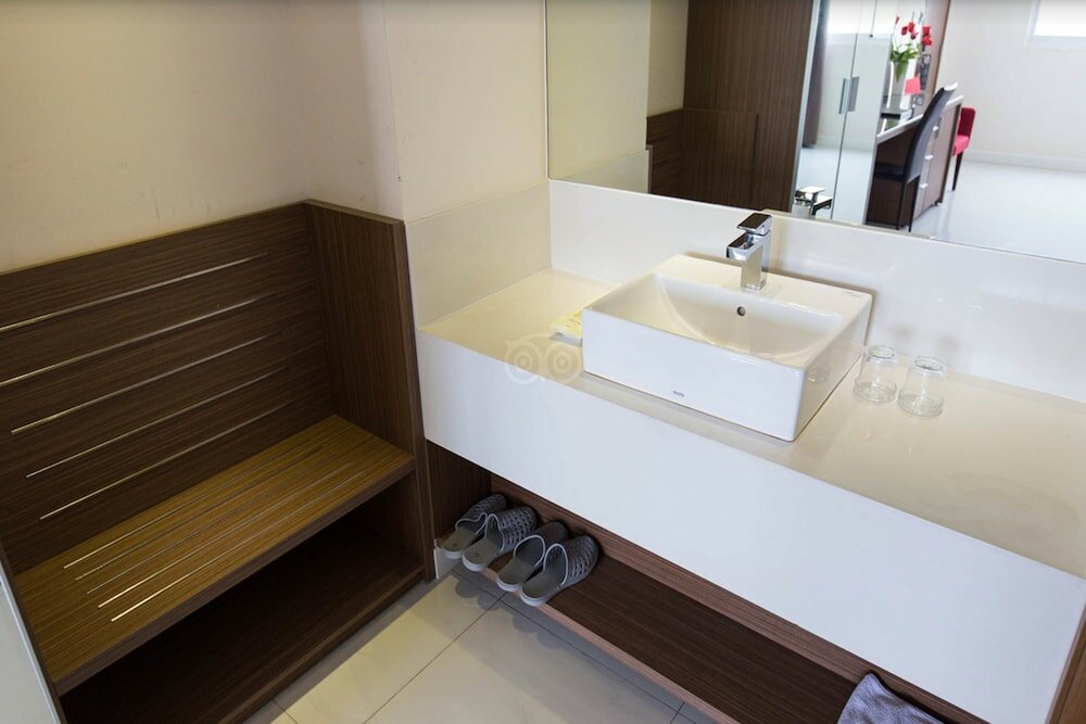 Фото The Luxe Hotel