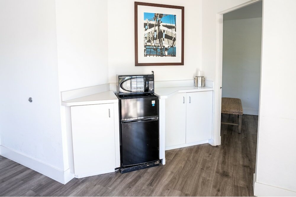 Фото La Avenida Inn