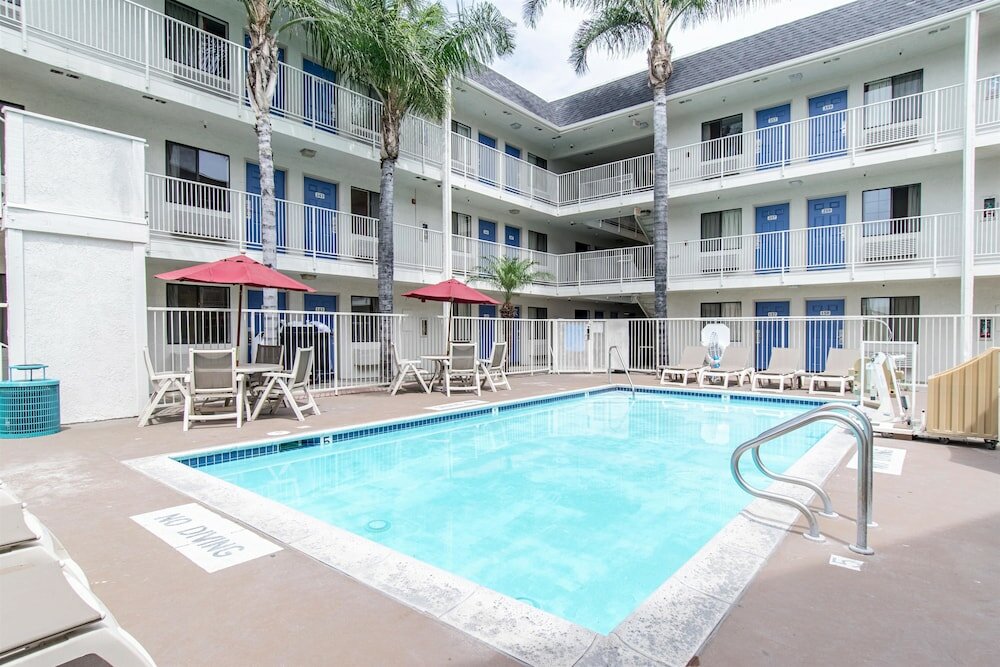 Фото Motel 6 Buena Park, Ca - Knotts Berry Farm - Disneyland