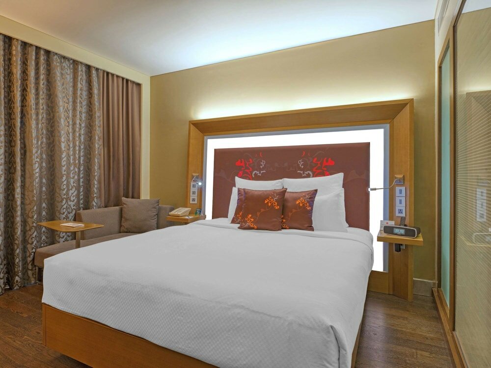 Фото Novotel Bengaluru Outer Ring Road