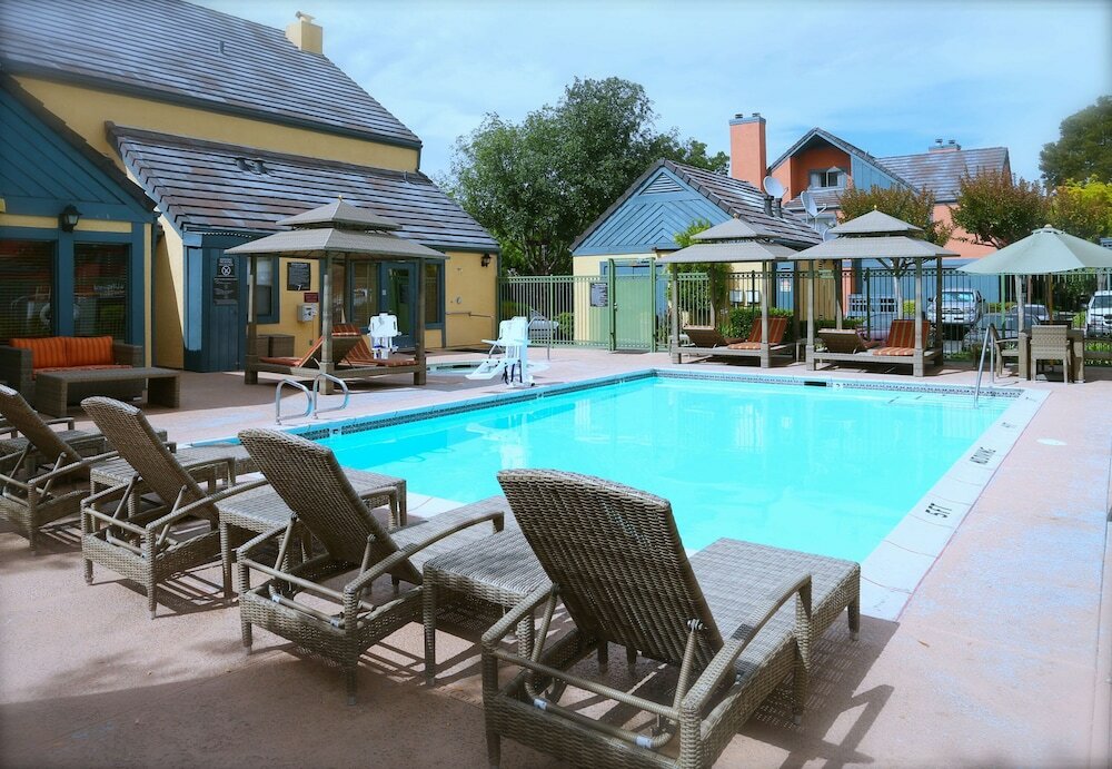 Фото SenS Suites Livermore, SureStay Collection by Best Western