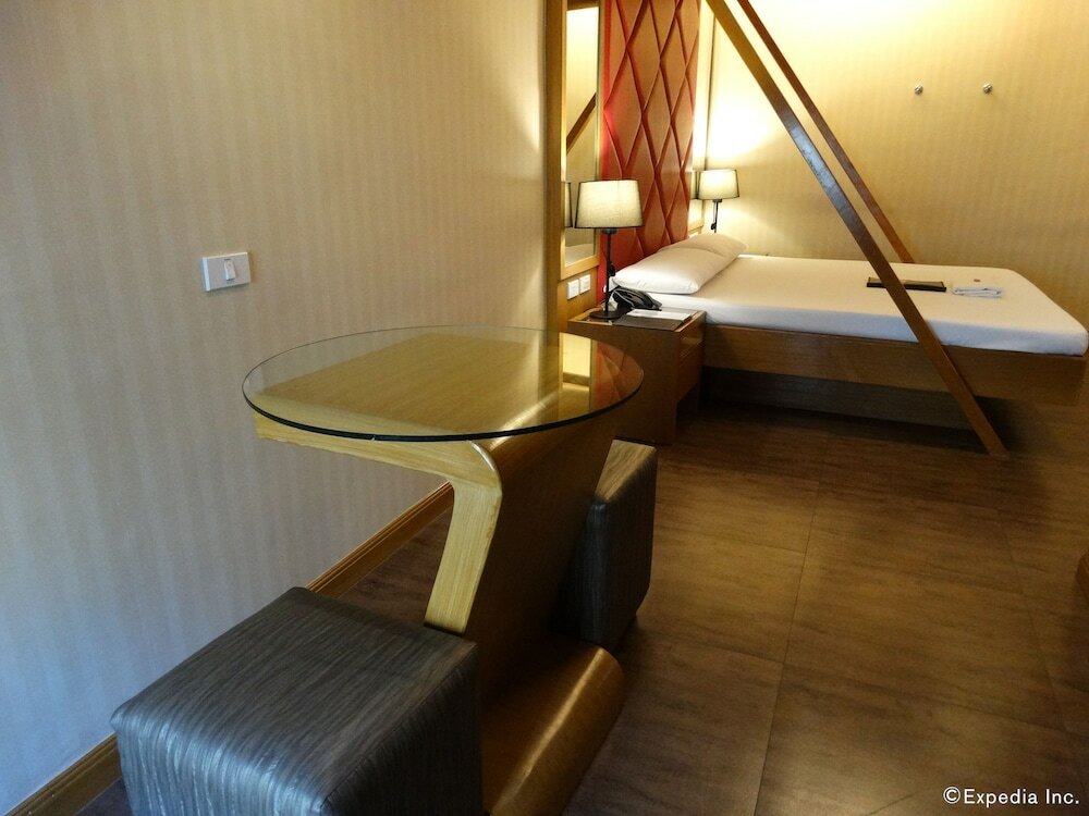 Фото Victoria Court Cuneta