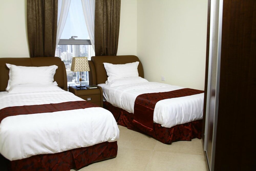 Фото Laguna Hotel Suites