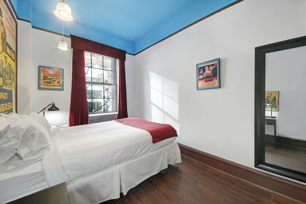 Фото Chelsea Pines Inn