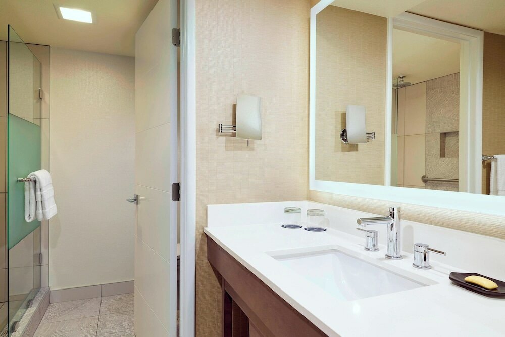 Фото Sheraton Tucson Hotel and Suites