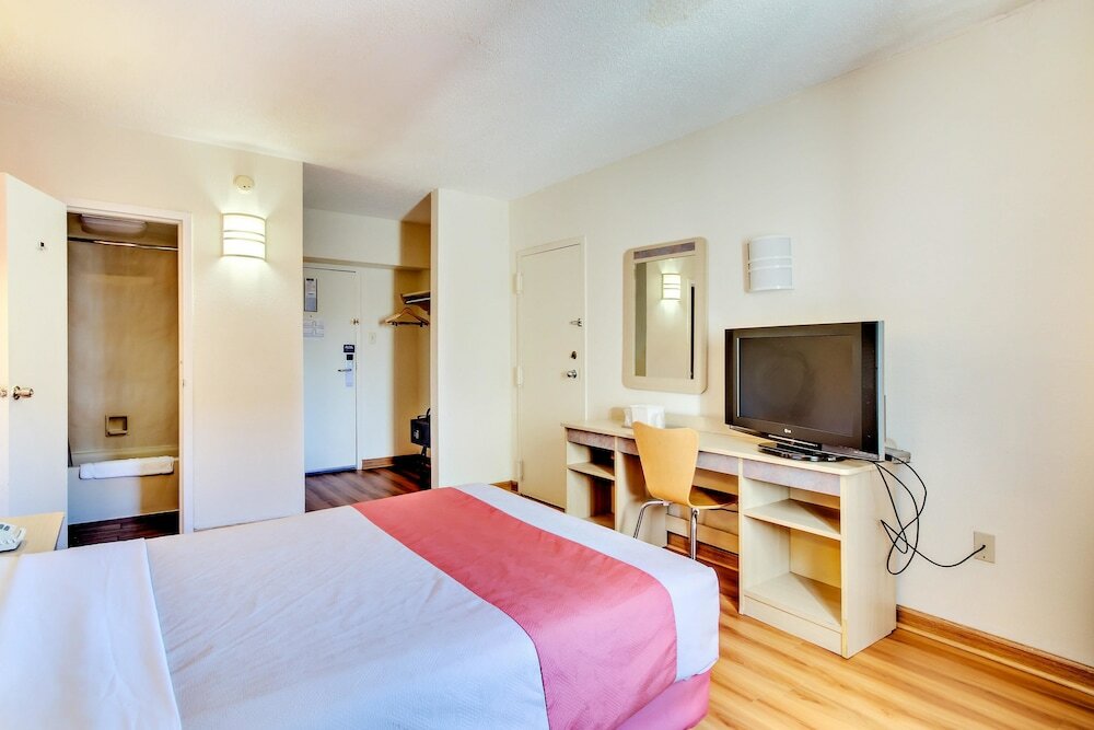 Фото Motel 6 Washington, Dc