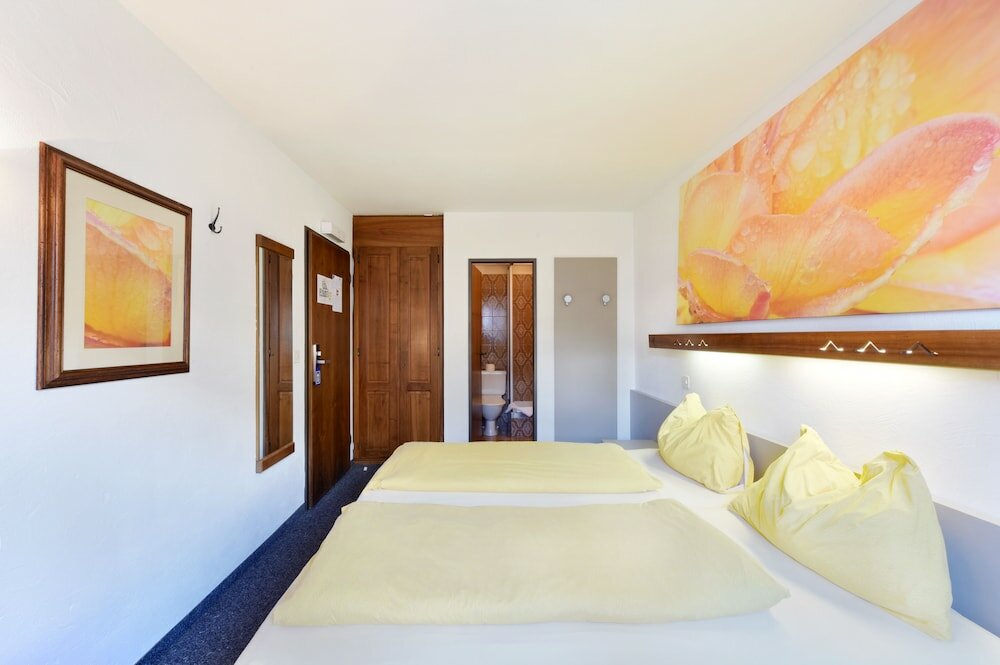 Фото Schlosshotel - Self Check-In Hotel am Schlosspark