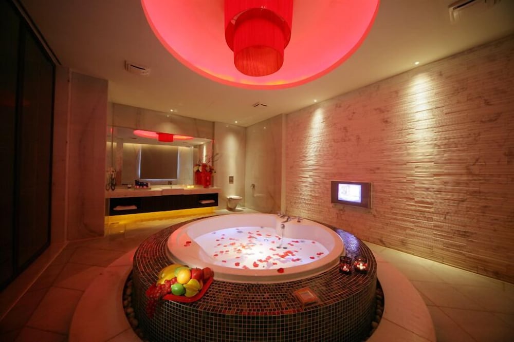 Фото Moonshy Boutique Motel